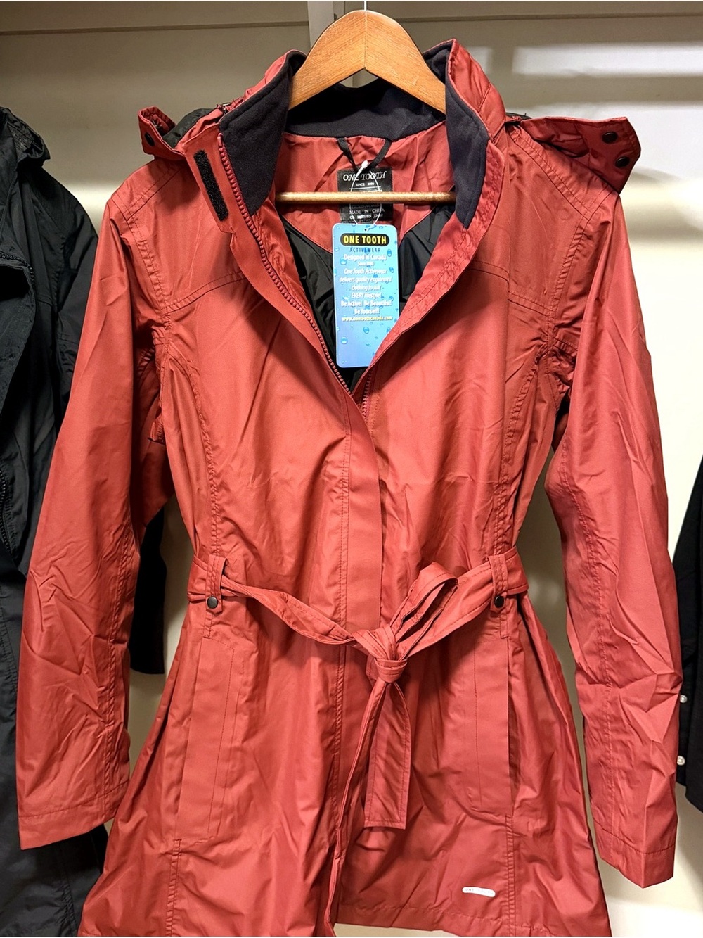 One Tooth NWT Performance Coat Belted Hooded Water-Resistant Dusty Red Women's M